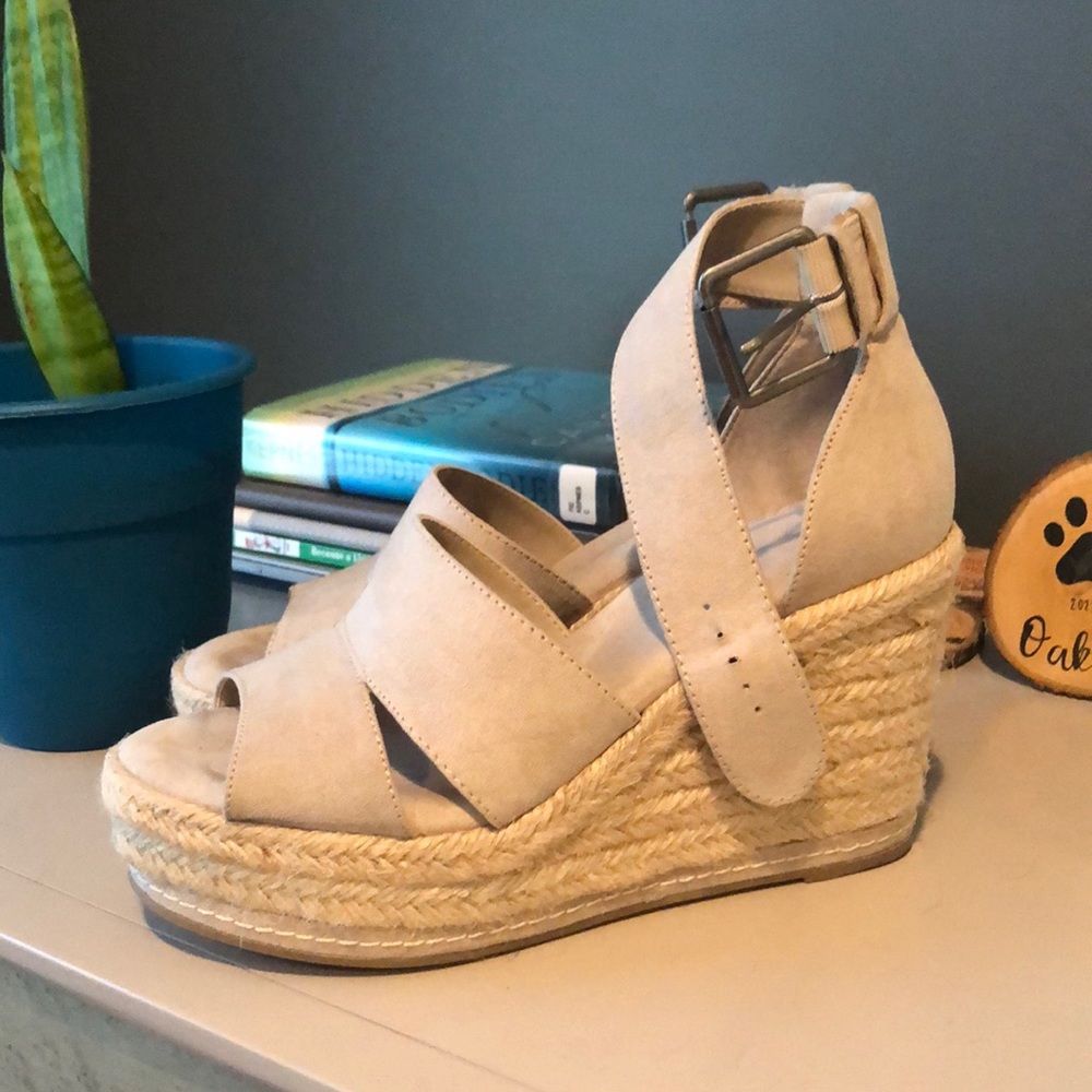 Universal Thread taupe wedge heel sandals size 9